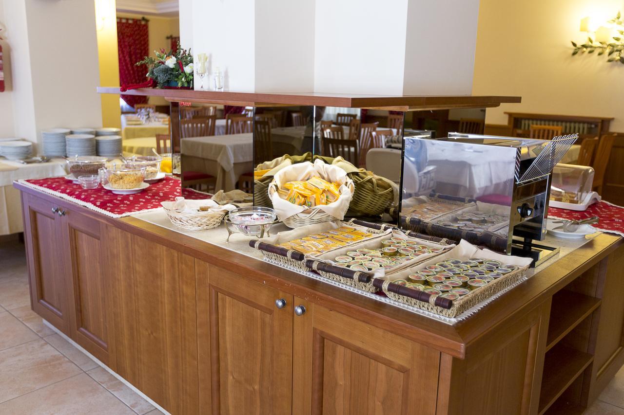 Hotel Trieste Рокарасо Екстериор снимка