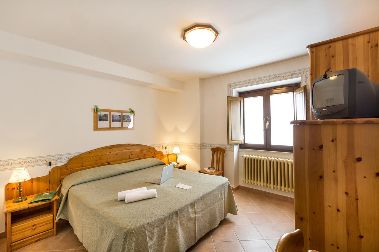 Hotel Trieste Рокарасо Екстериор снимка
