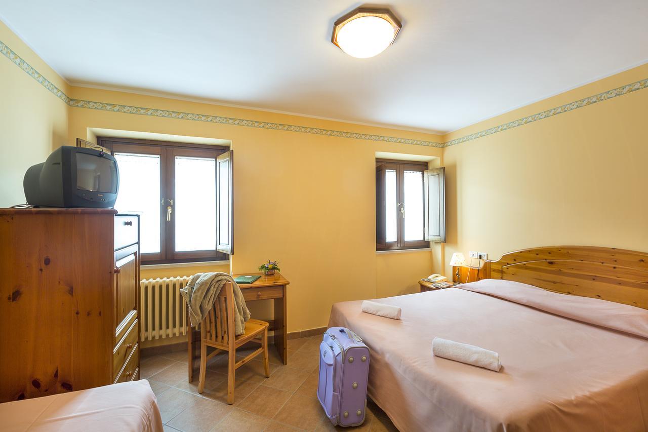 Hotel Trieste Рокарасо Екстериор снимка